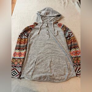 Hooded Pullover Sweater with Patterned Aztec Sleeves - Gray Size-L